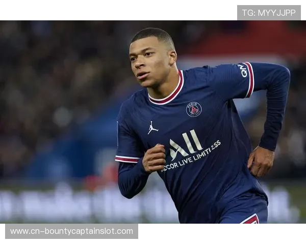 姆巴佩与恩里克赛后深情互动见证兄弟情谊重燃法甲战场再度携手共进